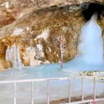 LG Manoj Sinha performs the 'Pratham Puja' at the Amarnath Holy Cave
