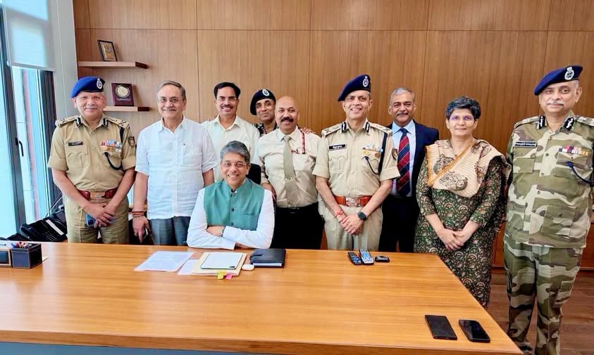 Mahesh Dixit, IPS (AP:93), Assumes Office as Director of Intelligence Bureau.