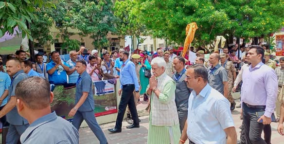 Ensuring Smooth, Hassle-Free Amarnath Yatra Our Top Priority as Pilgrims Cross 3 Lakh: LG Manoj Sinha