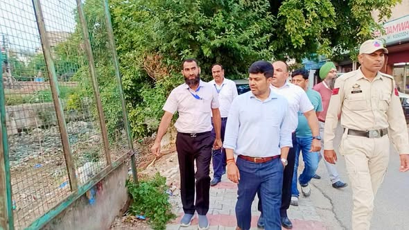 JMC Commissioner Reviews Monsoon Preparedness, Directs Fast-Track Drain Desilting and Quality Execution of Ongoing Works