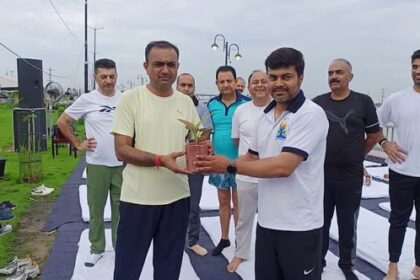 JMC Organises Special Yoga Session at Suryaputri Tawi Riverfront to Promote Fitness and Wellness