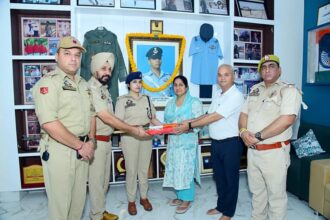 Tiranga and heartfelt tributes: Jammu Police reaches out to Martyr Families in RS Pura under Har Ghar Tiranga Campaign