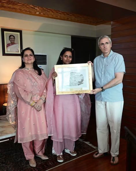 A delegation of FICCI FLO Jammu, Kashmir & Ladakh, led by its Chairperson, called on the Chief Minister Omar Abdullah today at the Civil Secretariat, Srinagar.