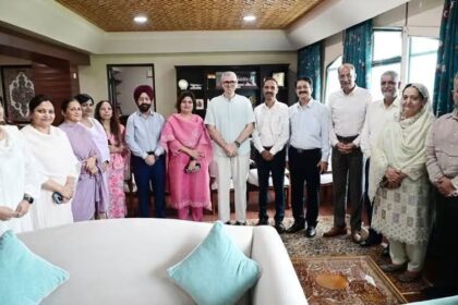 #Srinagar: Recently inducted IAS officers from JKAS call on CM Omar Abdullah