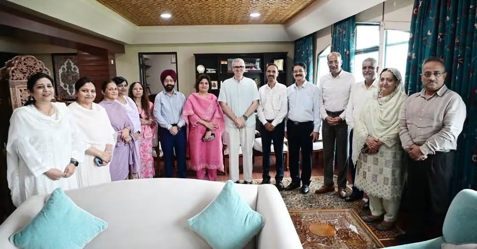 #Srinagar: Recently inducted IAS officers from JKAS call on CM Omar Abdullah