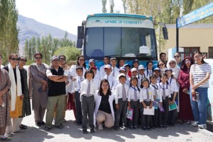 Mobile STEM Lab Sparks Curiosity, Creativity, and Hands-On Discovery in Middle School Phey’s Young Minds