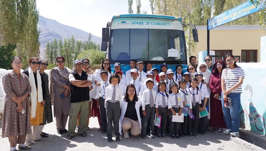 Mobile STEM Lab Sparks Curiosity, Creativity, and Hands-On Discovery in Middle School Phey’s Young Minds