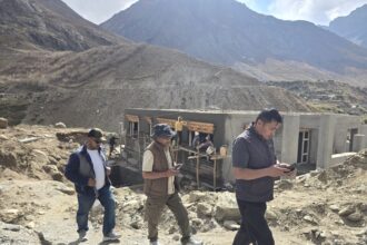 On the second day of his field visit, Dr. Iftikhar Hussain, Director, Sheep Husbandry Department, UT Ladakh, accompanied by Dr. Tundup Namgyal, DSHO Leh, visited the Para Veterinary Centre at Skargyam, Highland Pasture at Rangdum, Para Veterinary Centre at Tangole, and Kumbathang Farm.