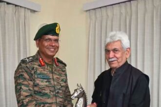 Jammu | Lieutenant General P K Mishra, General Officer Commanding (GOC)16 Corps called on Hon'ble Lieutenant Governor Manoj Sinha.