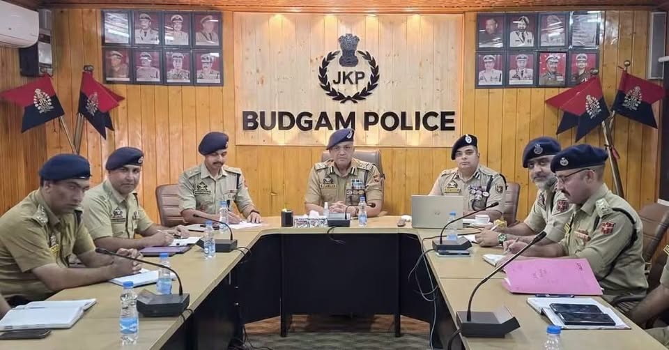 IGP Kashmir Sujit Kumar Reviews Budgam Security, Directs Officers To Strengthen Vigilance