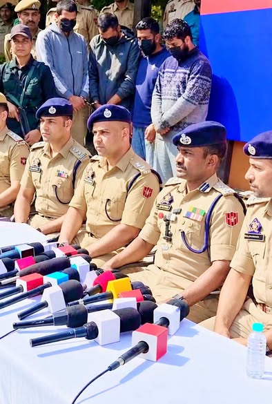 Srinagar Police Busted Narcotics Module , 8 Arrested, Rs 85.76 Lakh Cash, Gold Worth Rs 1.05 Cr, Pistol Recovered: SSP Srinagar