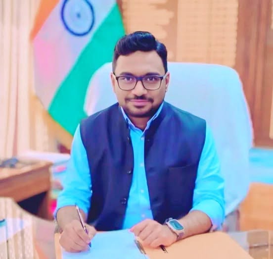Shrikant Balasaheb Suse, IAS (AGMUT: 2016), Deputy Commissioner, Kupwara has been transferred and posted as Chairman, (JKSSRB)Jammu and Kashmir Services Selection Board.
